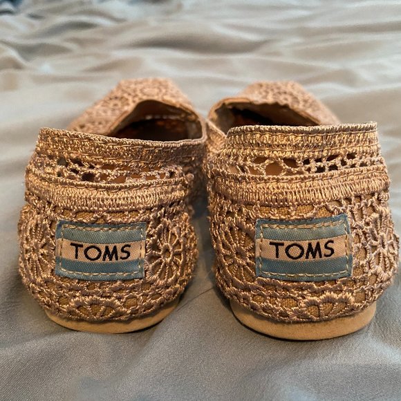 Size 5.5 Gray Crotchet lace slip on canvas Toms - Picture 1 of 4